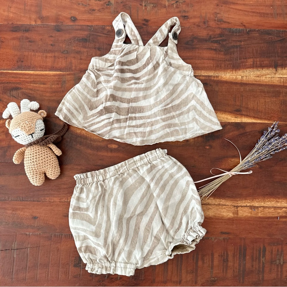 Banana Republic Baby Set. Shell: 100% Linen, Lining: 100% Cotton. Safari Theme